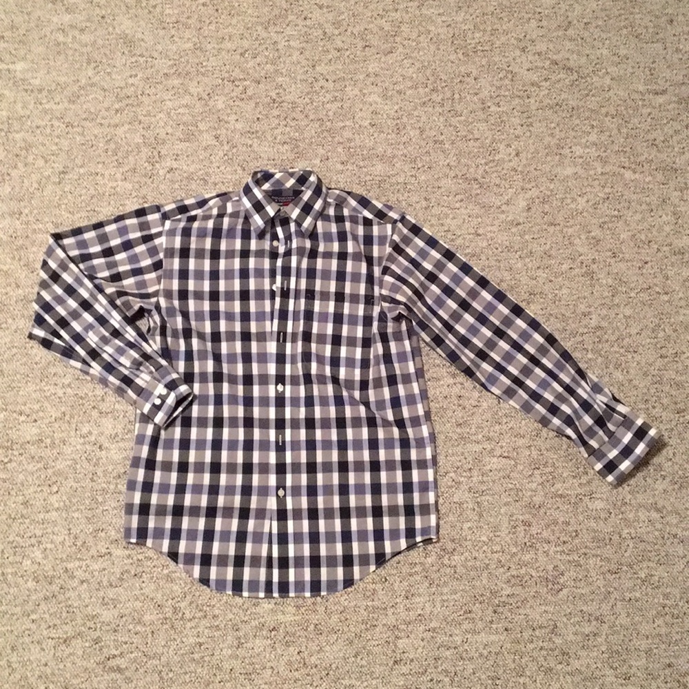 Roundtree & York’s men’s button-up